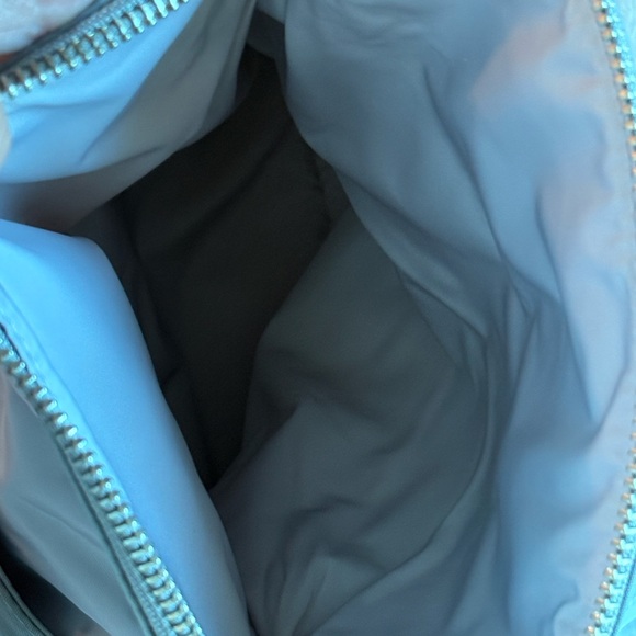 Marc Jacobs Elegant Gray Crossbody Bag - Picture 6 of 7